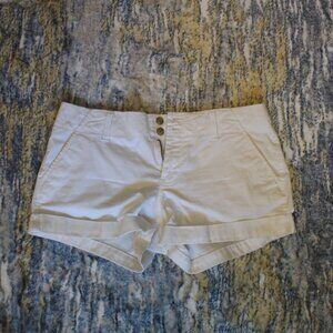 Old Navy Perfect 3.5” White Shorts | Size 4 | Lightly Used